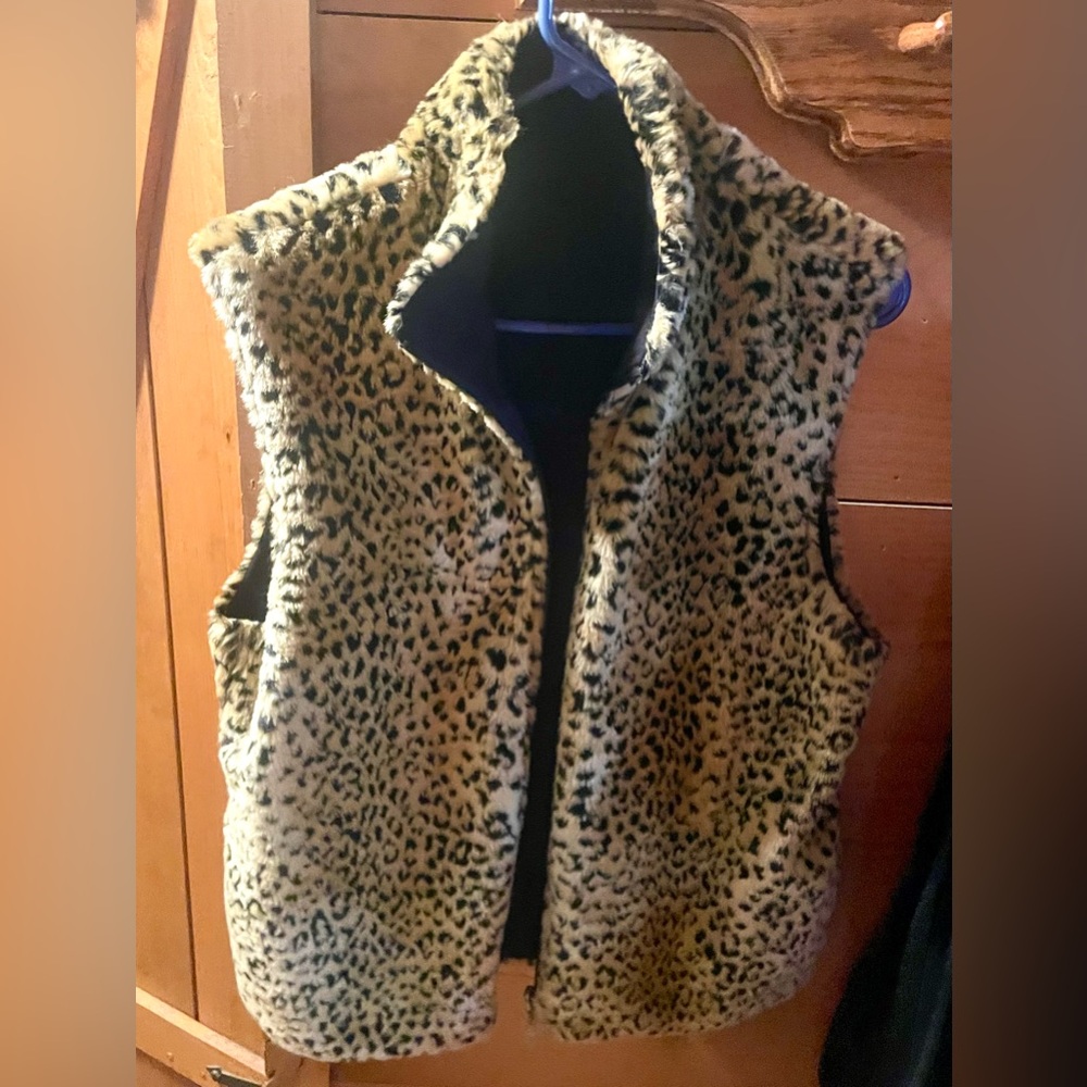 Faux fur leopard print vest